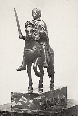 Die sogenannte Reiterfigur Karls des Großen.